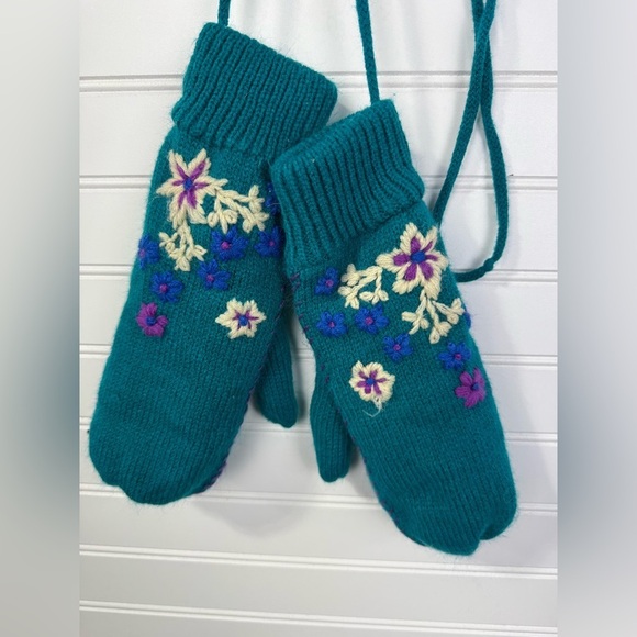 Women’s knit turquoise floral mittens. - Picture 1 of 7